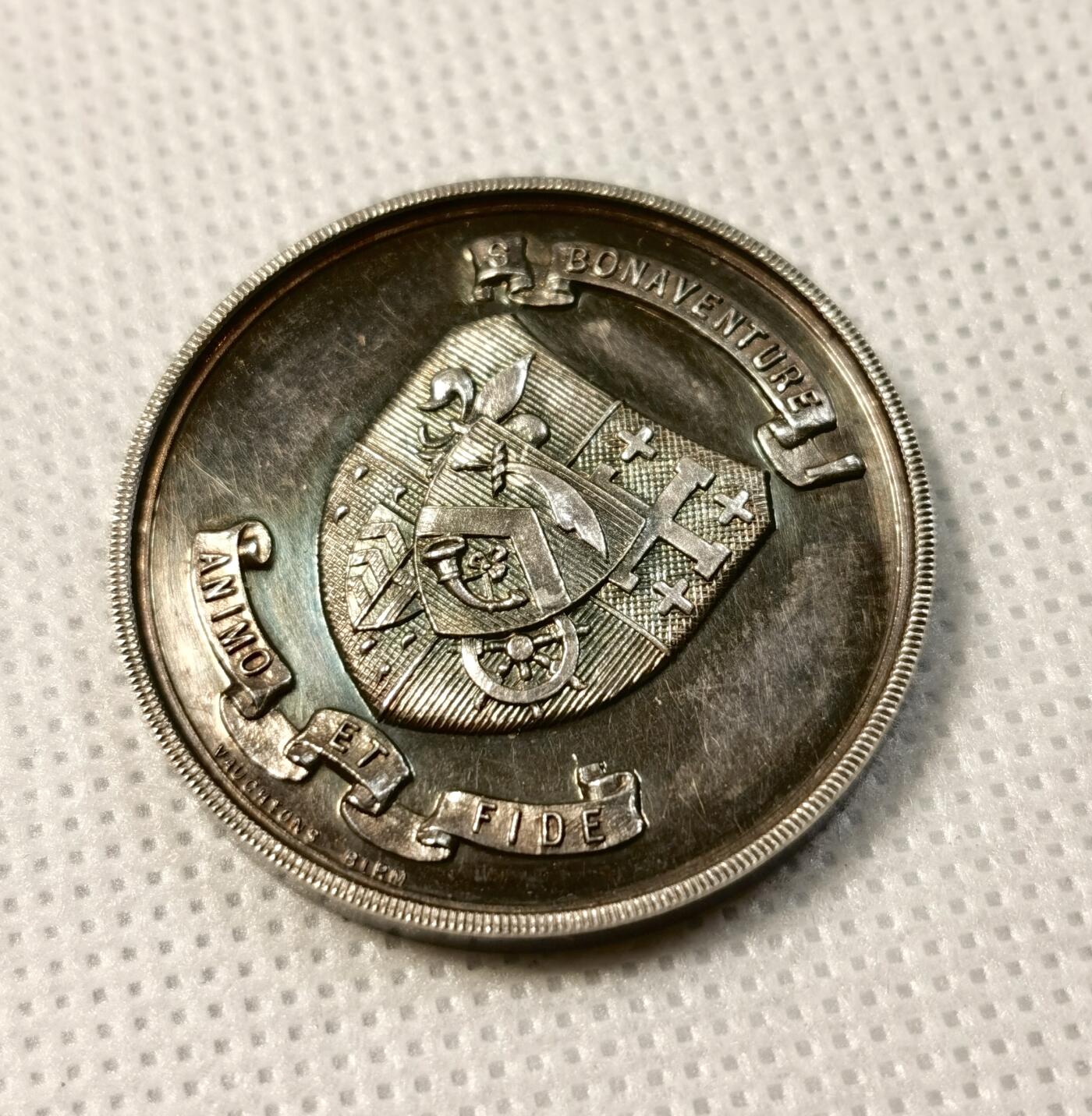  甄臻铺-世界币章拍卖（第25期），送拍享返佣金等优惠多多 1924年英国伦敦布雷登学校颁发的获奖银章，正面刻有校徽和