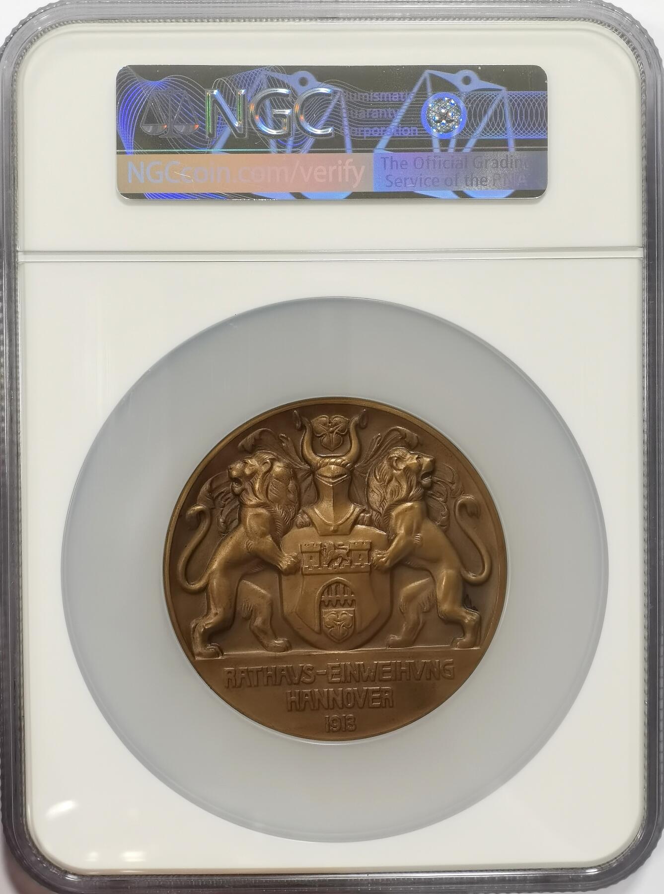 博洋堂世界钱币拍卖第131期（全场包邮） NGC MS64 唯一冠军！1913年海瑞温斯顿市政厅大楼建造纪念，德国大力神托举的这幢大楼至今依然矗立在那里！