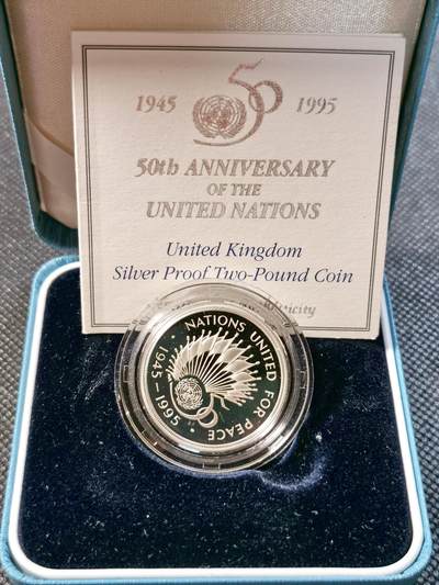  甄臻铺-世界币章拍卖（第25期），送拍享返佣金等优惠多多 - 英国1995年 联合国成立50周年2英镑精制银币 原盒证 发行量仅17500枚