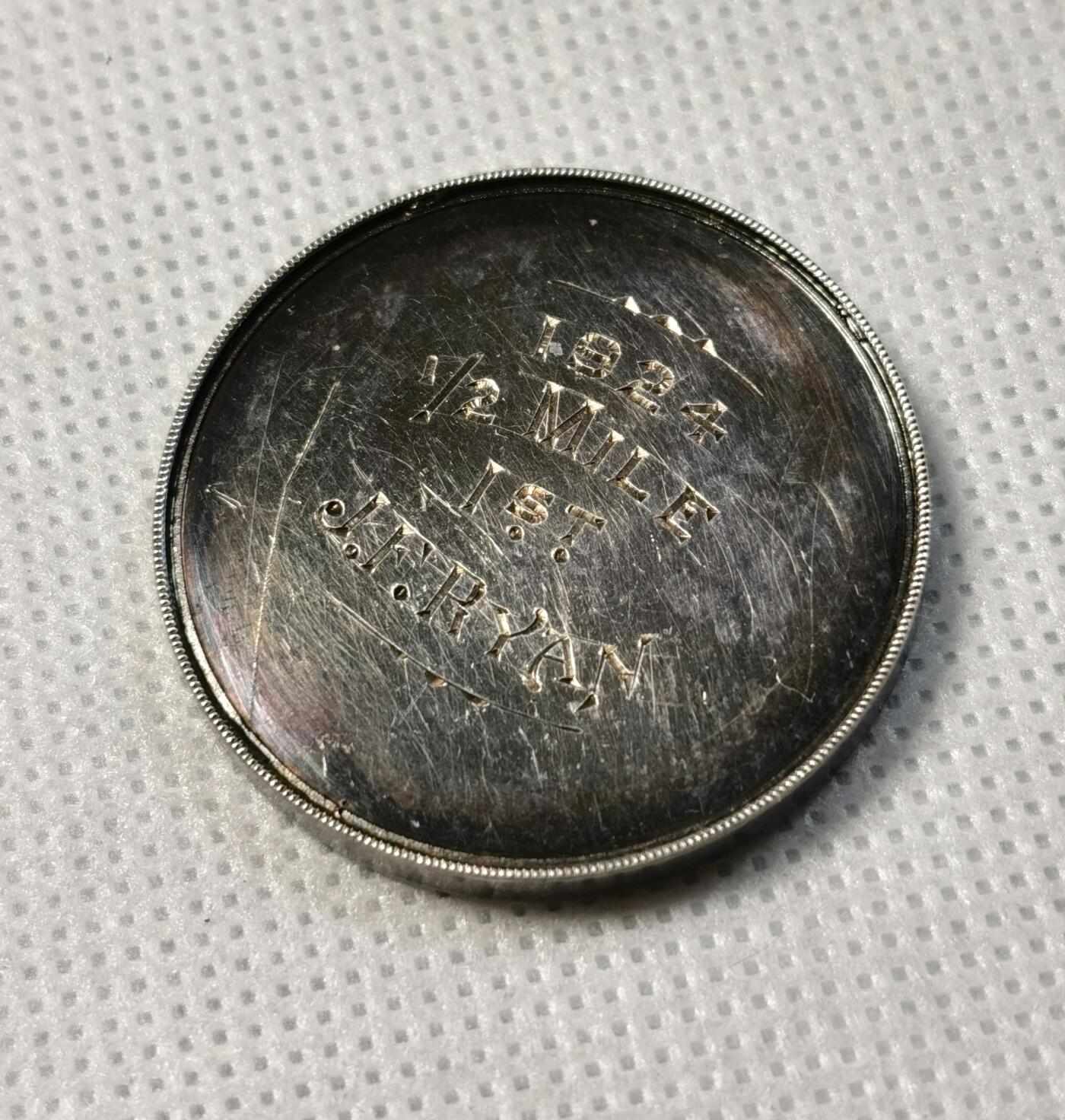  甄臻铺-世界币章拍卖（第25期），送拍享返佣金等优惠多多 1924年英国伦敦布雷登学校颁发的获奖银章，正面刻有校徽和