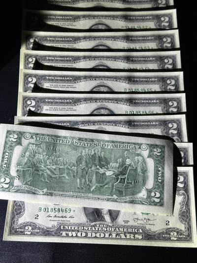 《外钞收藏家》第五百四十七期（本期稀少裸币、刀币、精品评级）（本平台长期征集拍品、欢迎藏友们联系合作） 2003年美国2美元 标准10连号 全新 都是补号（61-70）