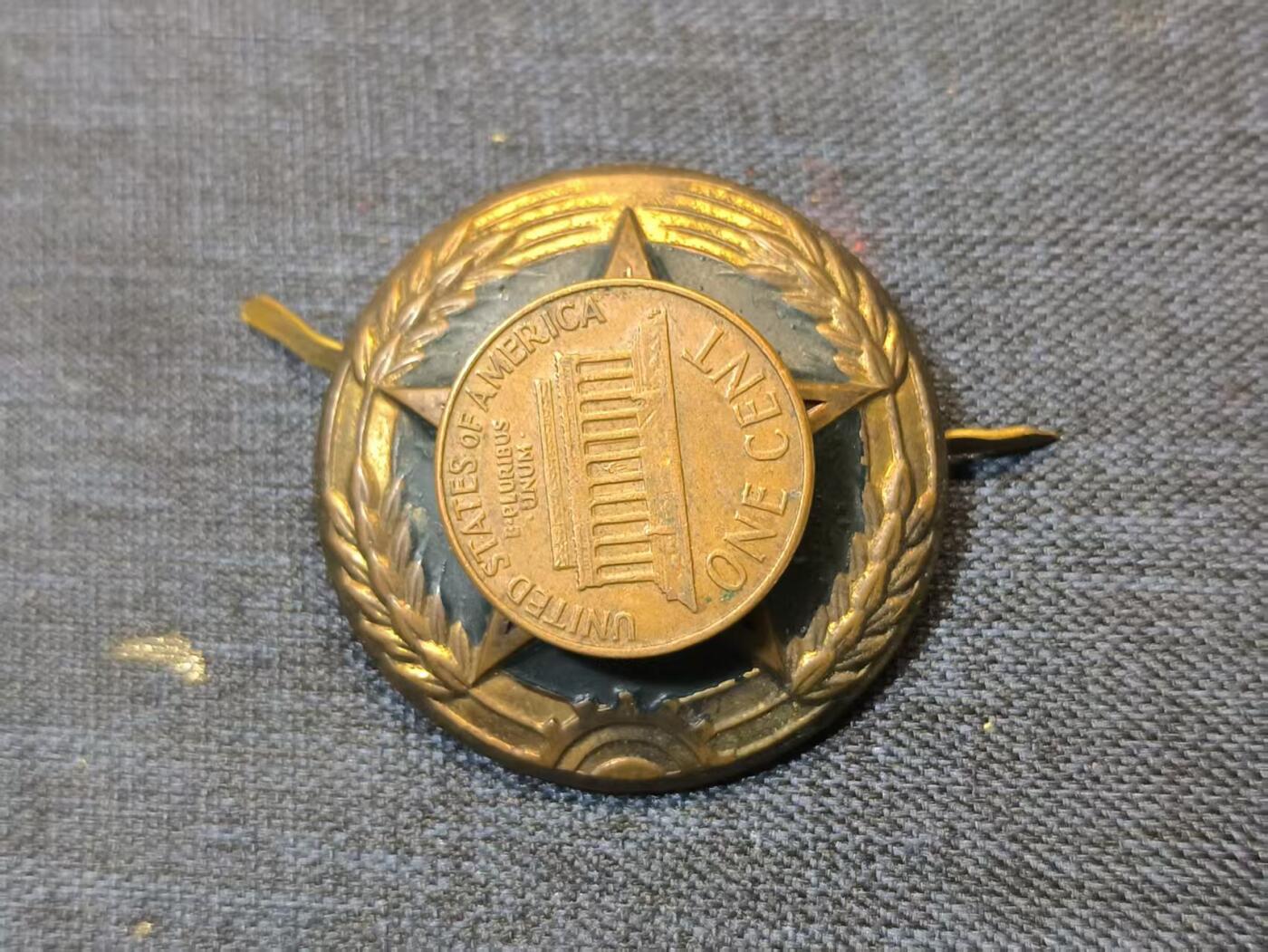 古林万国勋赏☆☆爱藏☆☆精品第二期-分享拍场赚佣金 su-M五五式陆大帽徽 铜质鎏金全漆带原帽腿
