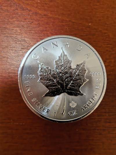 长老汇蛇年精选第二十三场拍卖 2023加拿大枫叶纪念女王5加元精制银币，密印枫叶