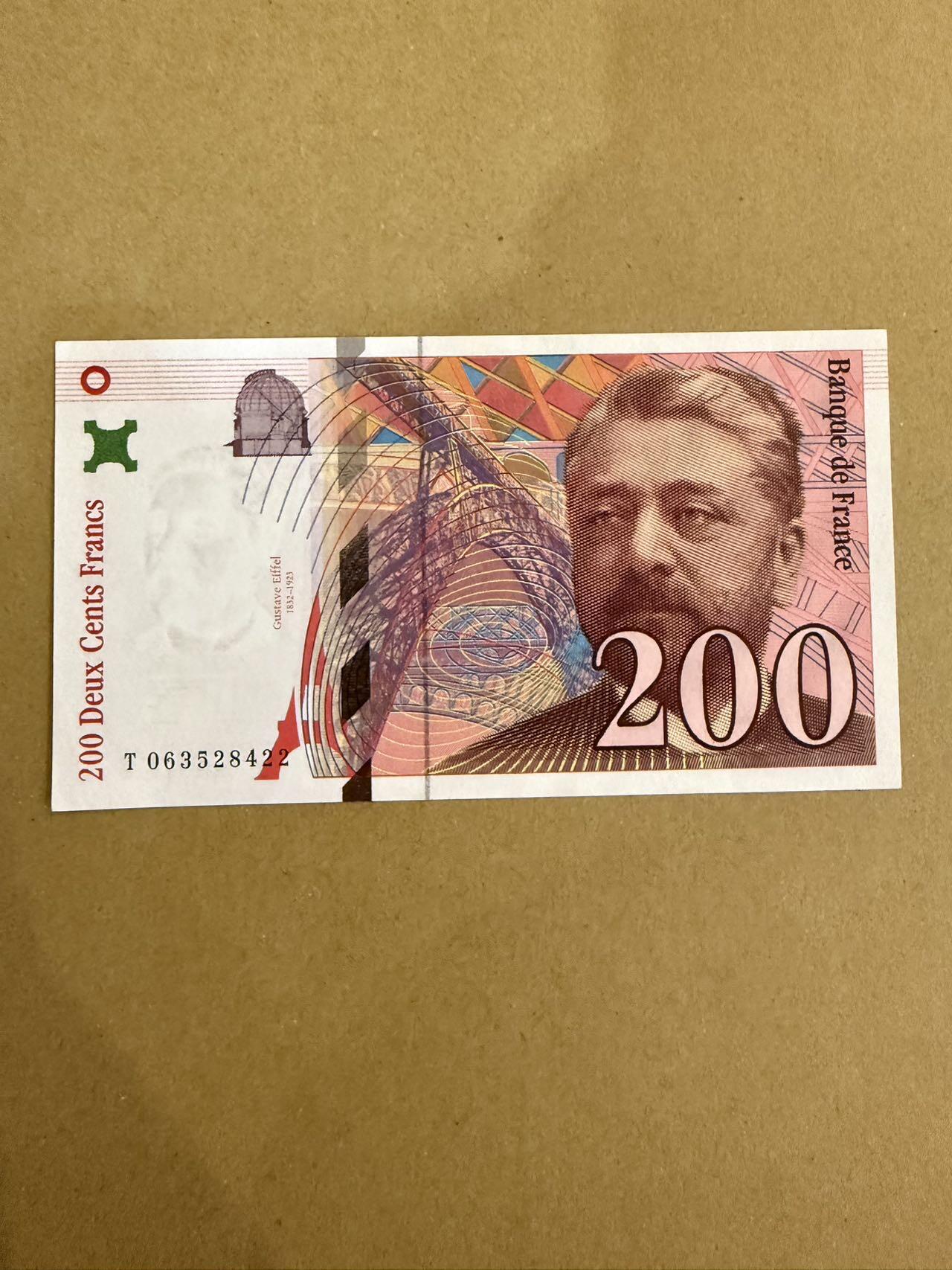 【炜奕收藏】，第三十九期 1997年法国200法郎，UNC-品相，左下角有轻微压痕