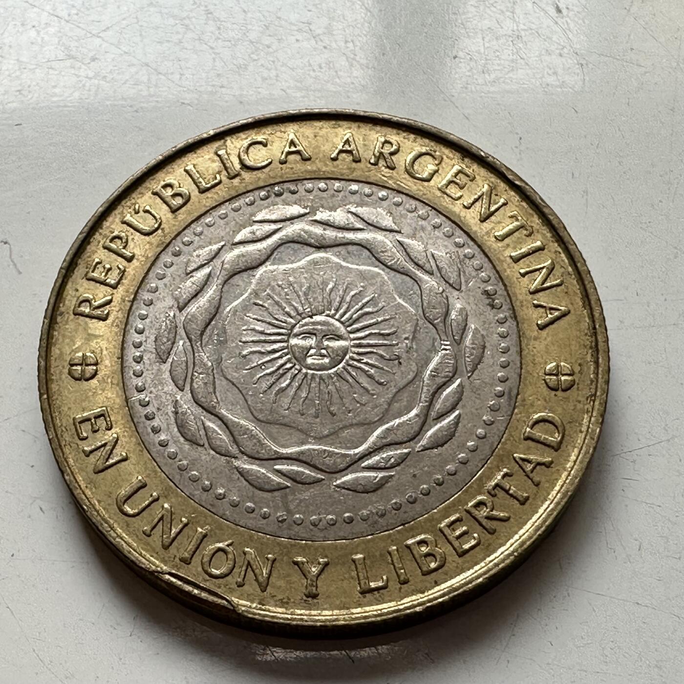 🌹外币初藏🌹🐯2025年第77场  每周二四六晚8️⃣点 接代拍 阿根廷2015年两比索