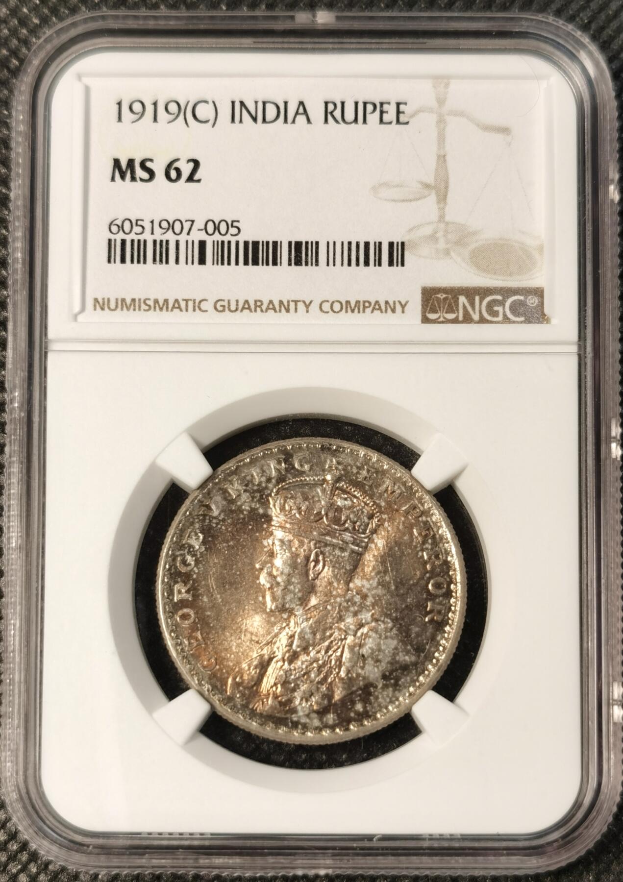  甄臻铺-世界币章拍卖（第25期），送拍享返佣金等优惠多多 NGC-MS62 英属印度 1919年 1卢比 C版 银币 彩色包浆 幻彩少见