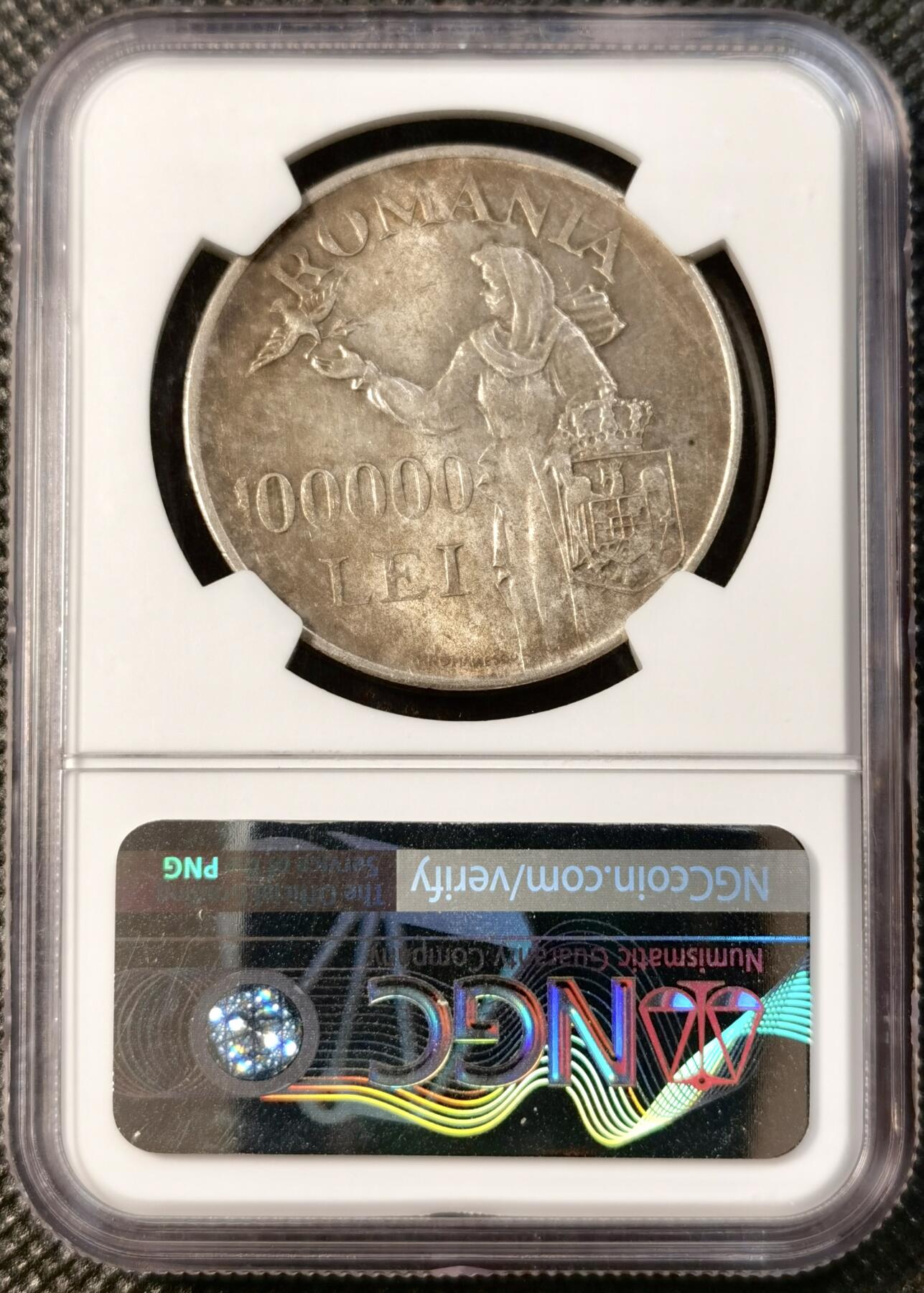  甄臻铺-世界币章拍卖（第25期），送拍享返佣金等优惠多多 NGC-MS63 罗马尼亚王国1946年米哈伊一世100000列伊银币。罗马尼亚王国银币最大面额，关门币。正面是末代国王米哈伊一世，背面是国徽及裹头巾罗马尼亚妇女双手祈祷，祈望和平鸽降临。灰常富有象征意义和时代特色。