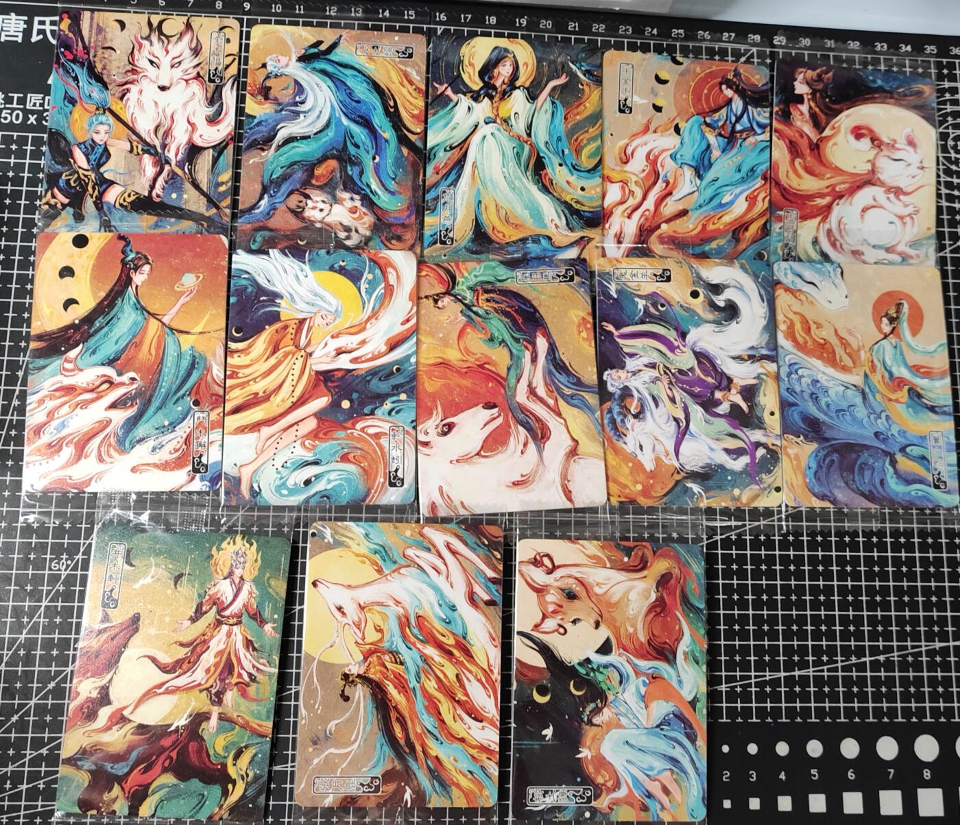 铃鹿第五期（提示一：自制卡难免瑕疵，可能存在撞角爆边等出厂瑕疵，介意慎拍；提示二：参拍请慎重，跑单押金不退的）） 可可瑞听二十八星宿原膜普卡一套28张