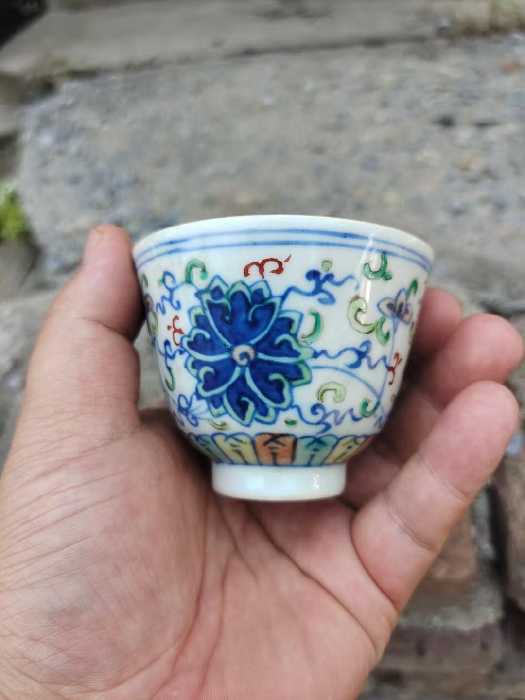 清末民国斗彩杯子一个，画工好，瓷好，完整漂亮