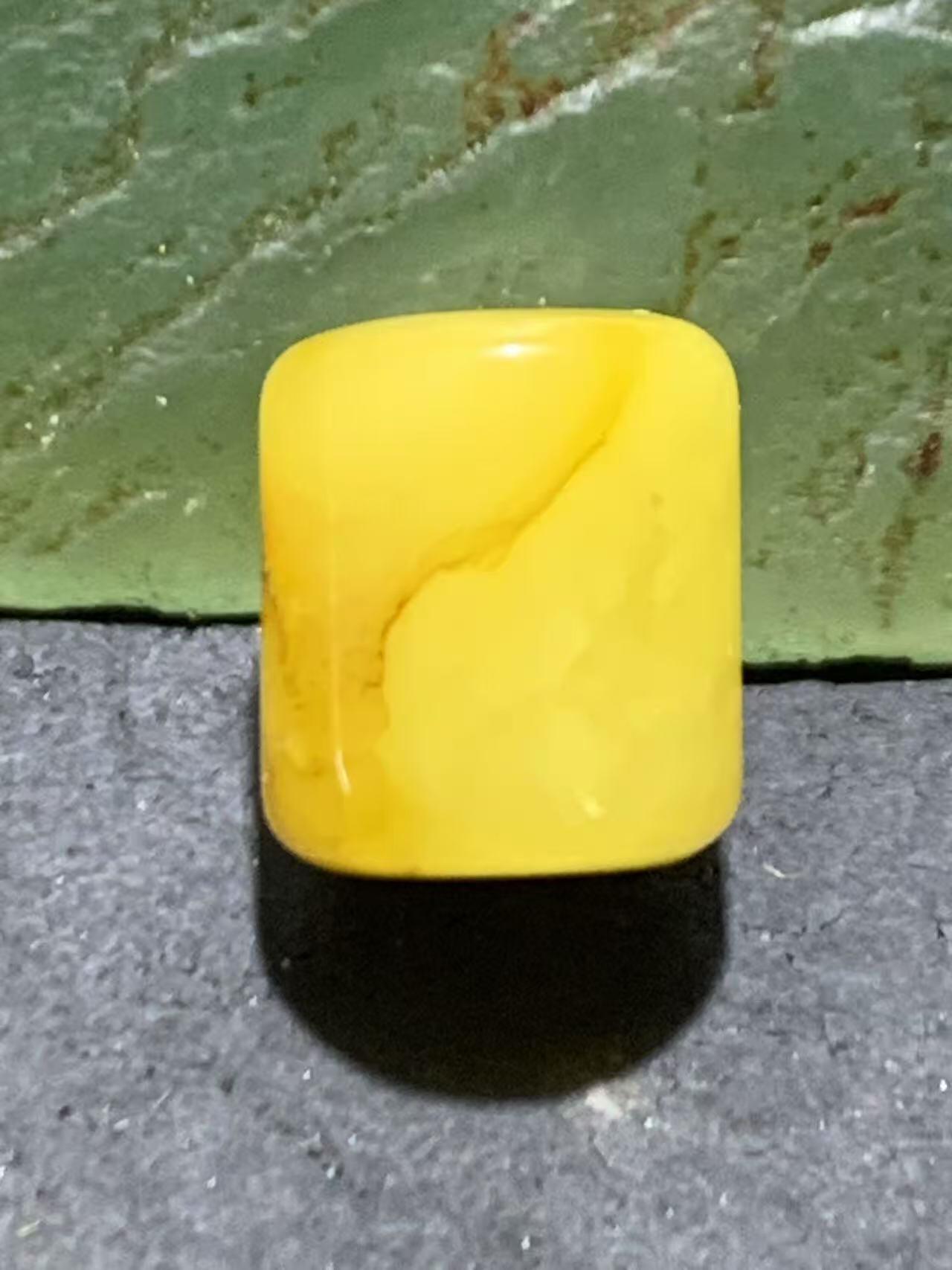 天然乌克兰原矿蜜蜡随形桶珠一颗！
