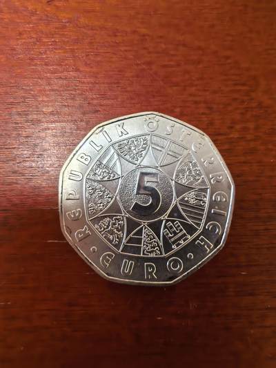 长老汇蛇年精选第二十三场拍卖 2004奥地利欧洲东扩5欧元9边形银币，10克800银