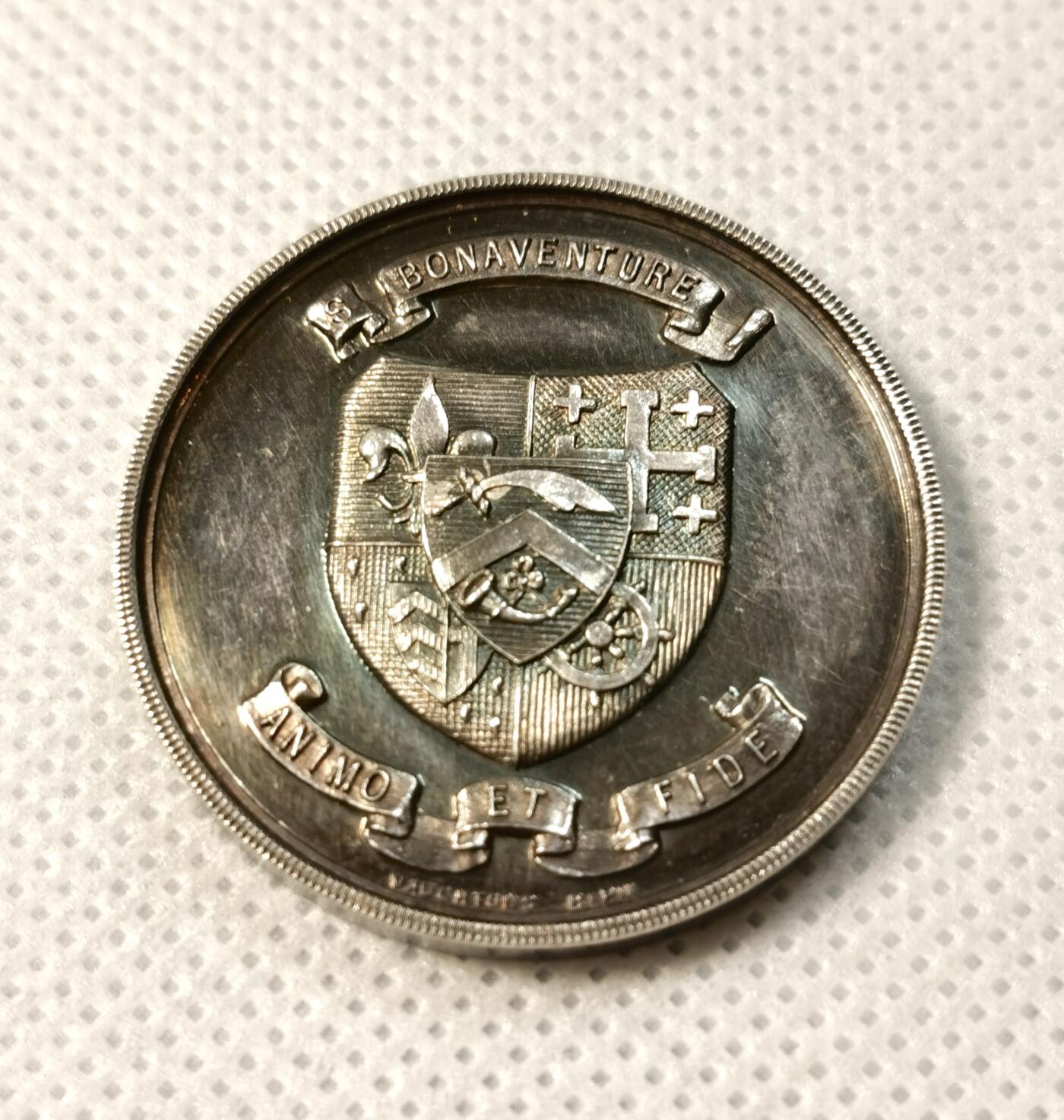  甄臻铺-世界币章拍卖（第25期），送拍享返佣金等优惠多多 1924年英国伦敦布雷登学校颁发的获奖银章，正面刻有校徽和