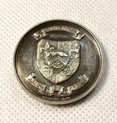  甄臻铺-世界币章拍卖（第25期），送拍享返佣金等优惠多多 - 1924年英国伦敦布雷登学校颁发的获奖银章，正面刻有校徽和"ANIMO ET FIDE"字样，环绕橄榄枝花环装饰。背面刻有"1924 1/2 MILE 1ST J.FRYAN"字样，记录了J.Fryan在半程马拉松比赛中获得第一名的荣耀。直径32.2毫米，重16克，无银标但实测为925银以上，由伯明翰著名金银匠世家沃顿斯Vaughtons家族制作