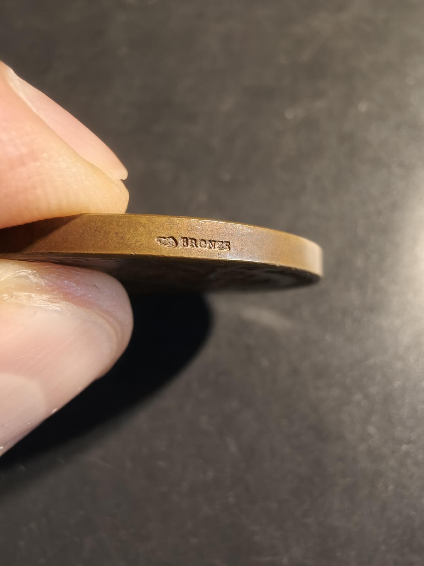 老王徽章第135期 法国1901年实发大铜章   原盒    直径41mm   重量37.1g