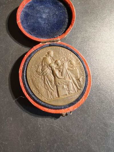 老王徽章第135期 - 法国1901年实发大铜章   原盒    直径41mm   重量37.1g
