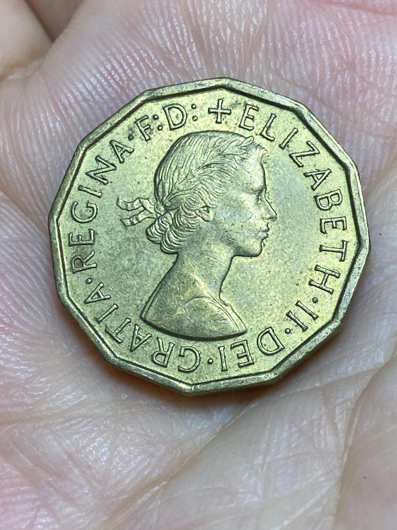 2025年第六十七场(总第九十三场）外国好品散币(免佣金) 英国🇬🇧1967年3便士(伊丽莎白二世青年桂冠，普制币关门年)