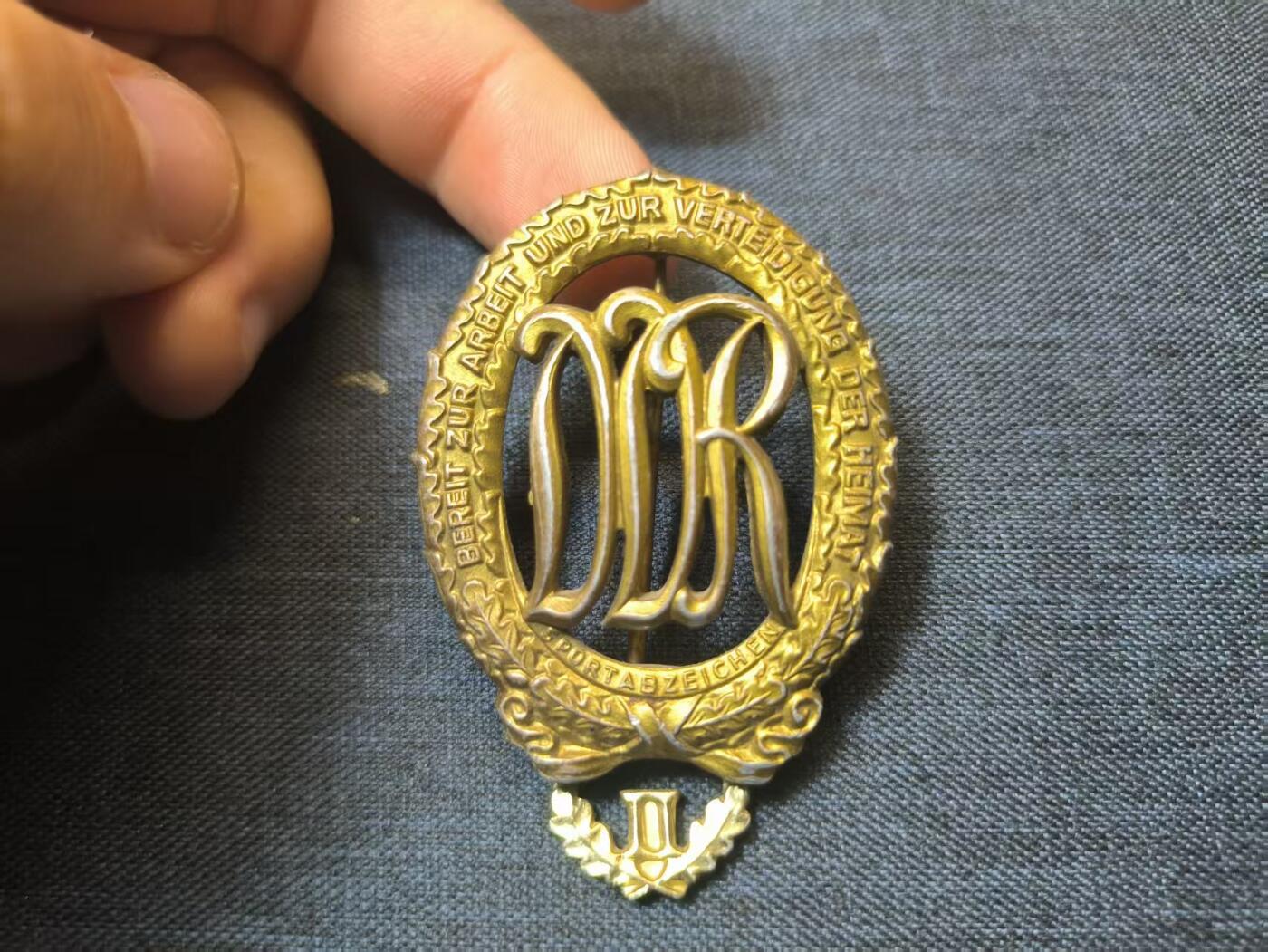 古林万国勋赏☆☆爱藏☆☆精品第二期-分享拍场赚佣金 民主德国DDR 金级体育体能章 五十年代极早期版本带二次获得勋饰 非常少见