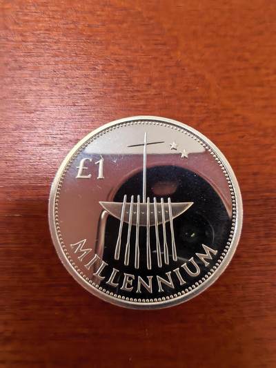 长老汇蛇年精选第二十三场拍卖 2000爱尔兰千禧年1镑精制银币，20克925银，安全边