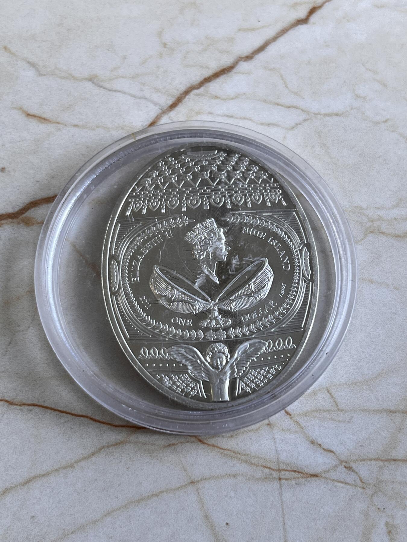 第166期拍卖【长期征集拍品】 纽埃2011年皇家爱情彩蛋天使之箭镶红水晶椭圆银币，925银，28.28克