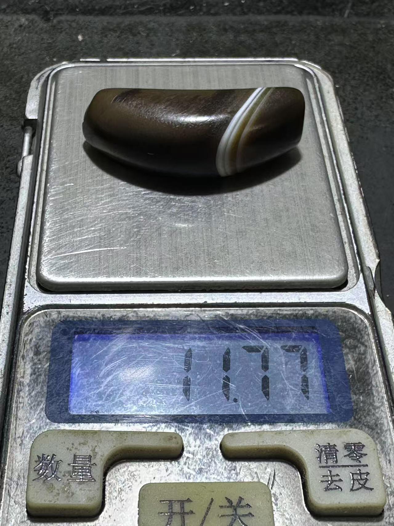 药师玛瑙风化纹通货随形牛角板珠一个，