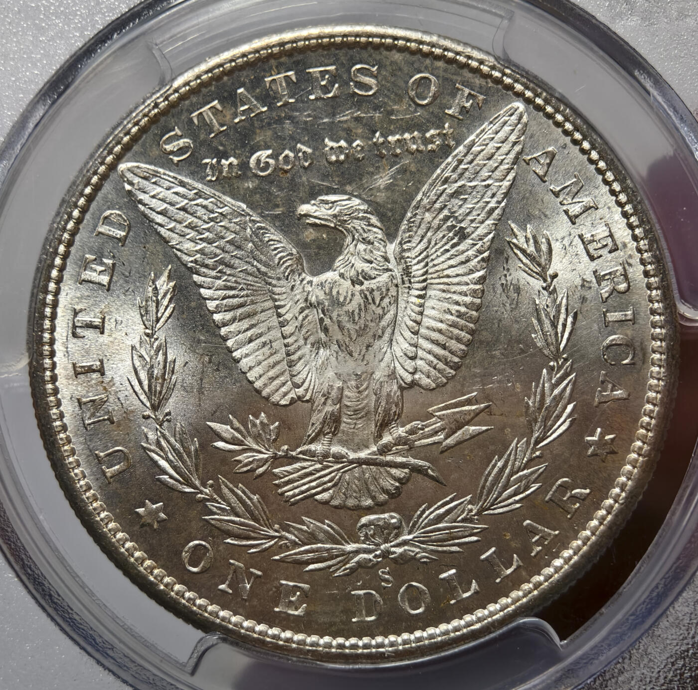 紫瑗钱币——第576期 美国 1880年 S版 摩根 大头妹 1美元 银币 PCGS MS64 老盒 银霜转光，霜面质感，带点反光的感觉