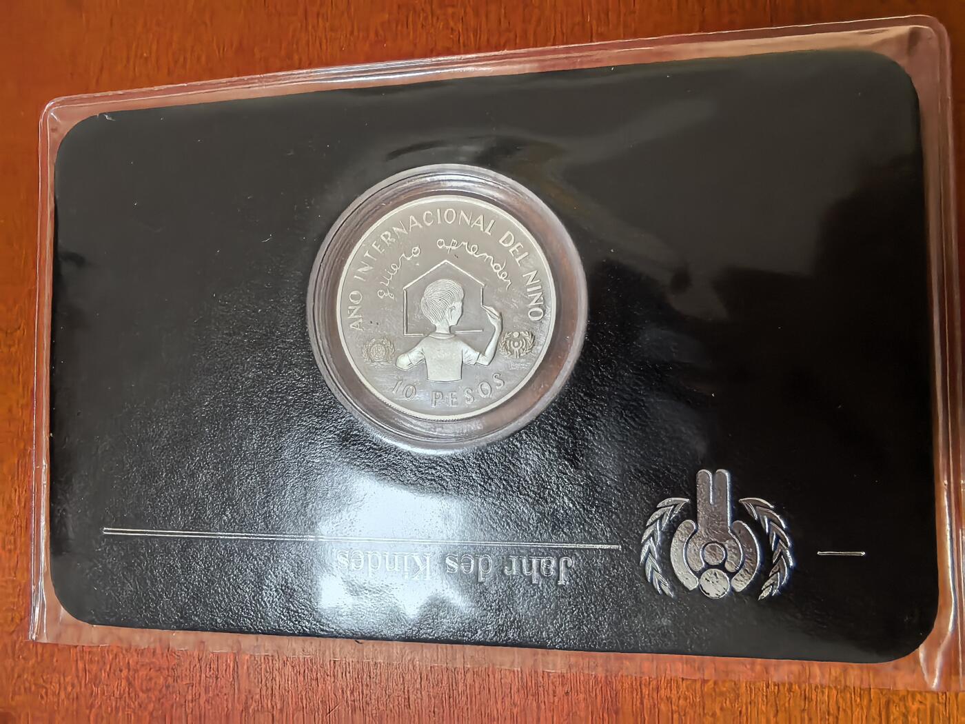 长老汇蛇年精选第二十四场拍卖 克劳斯封面币，1982多米尼加儿童年10比索精制银币，黑卡