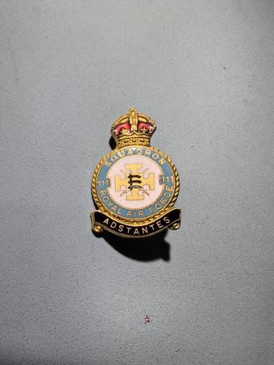 盛世勋华——号角文化勋章邮票专场拍卖第269期 - 英国皇家空军第111战斗机中队队徽，1917年成立，经历了一战二战的精锐部队