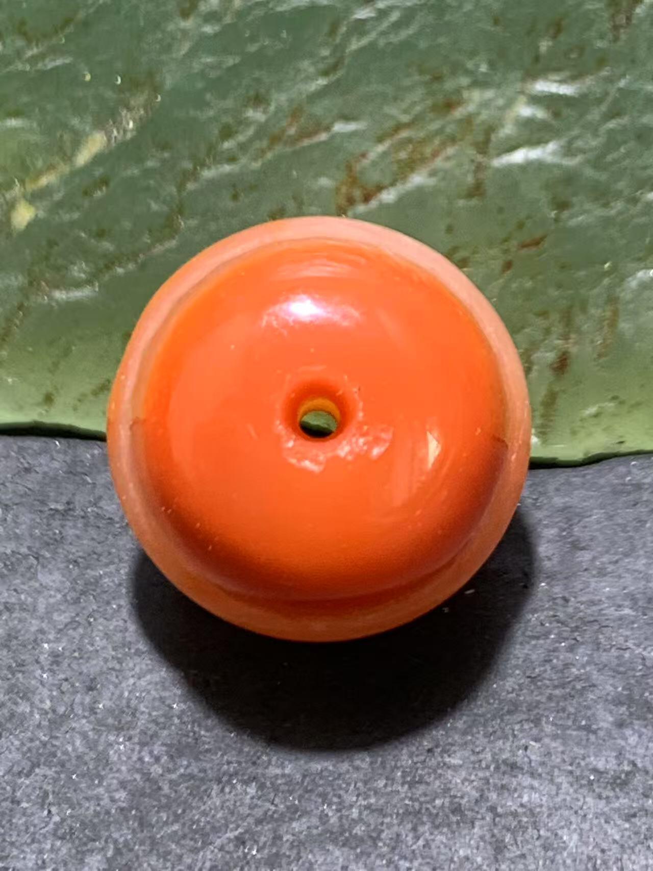 川料冰飘红白南红玛瑙铃铛珠一个，