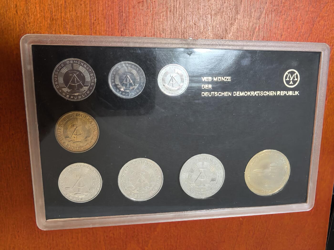 长老汇蛇年精选第二十四场拍卖 1985东德7枚套，4500套，克书85美金，少见！