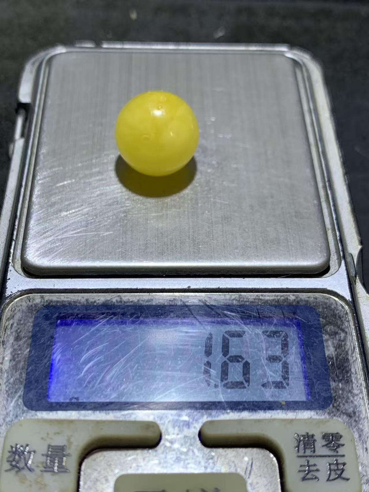 天然乌克兰原矿蜜蜡通货圆珠一颗，