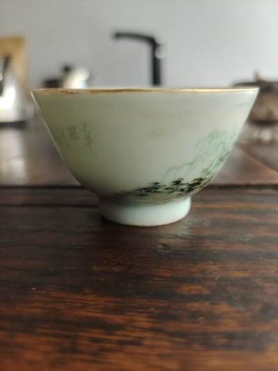 清代浅降彩山水人物茶杯，画工好，名人款，完整漂亮 - 清代浅降彩山水人物茶杯，画工好，名人款，完整漂亮