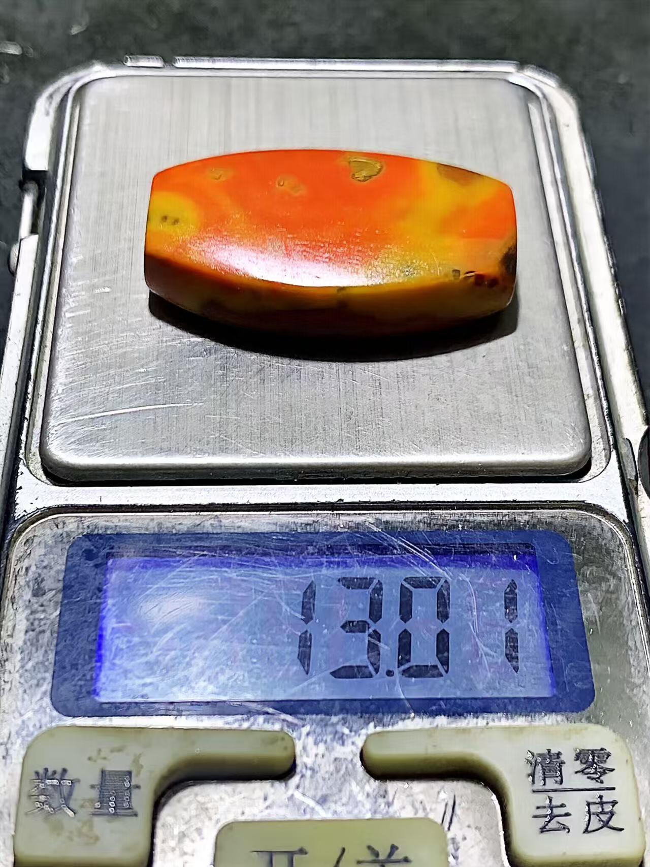 精美高润度风化纹冰飘原皮战国红玛瑙随形板珠（背云）一个！