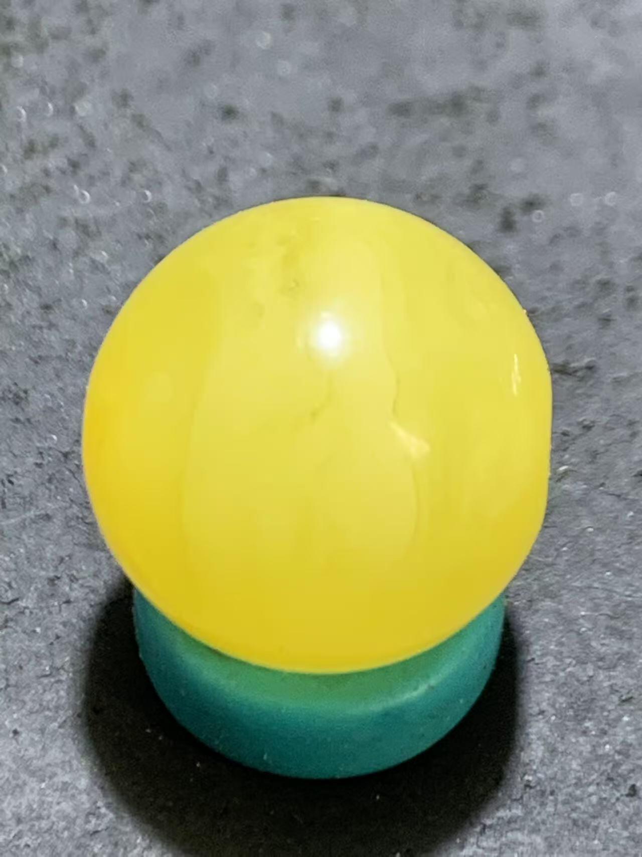 天然乌克兰原矿蜜蜡通货圆珠一颗，