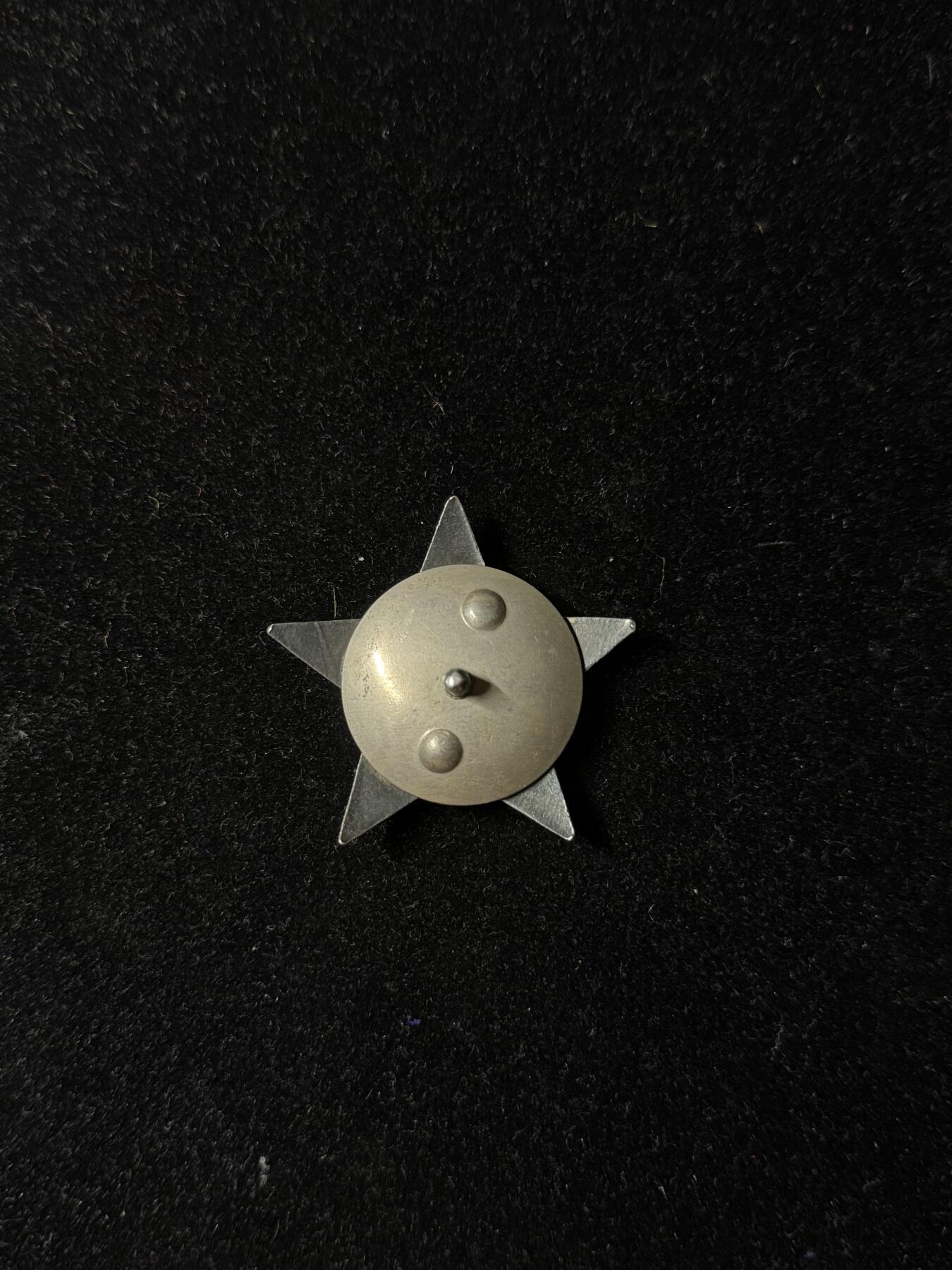 戎马世界章牌大赏第100期 苏联红星勋章，品相很好，档案已查，得主因为杰出总务工作改善团队伙食获得一