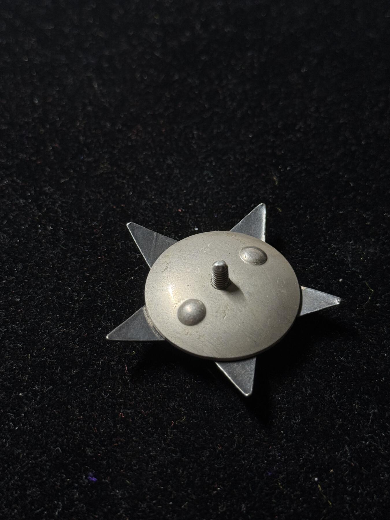 戎马世界章牌大赏第100期 苏联红星勋章，品相很好，档案已查，得主因为杰出总务工作改善团队伙食获得一