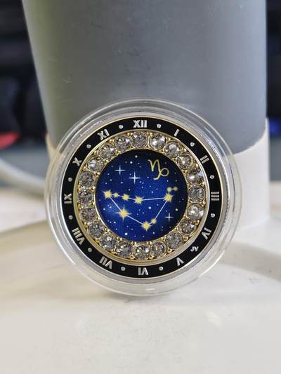 第167期拍卖【长期征集拍品】 - 加拿大2019年十二星座系列首枚摩羯座镶嵌水晶彩银币,9999银，7.96克。发行4000枚