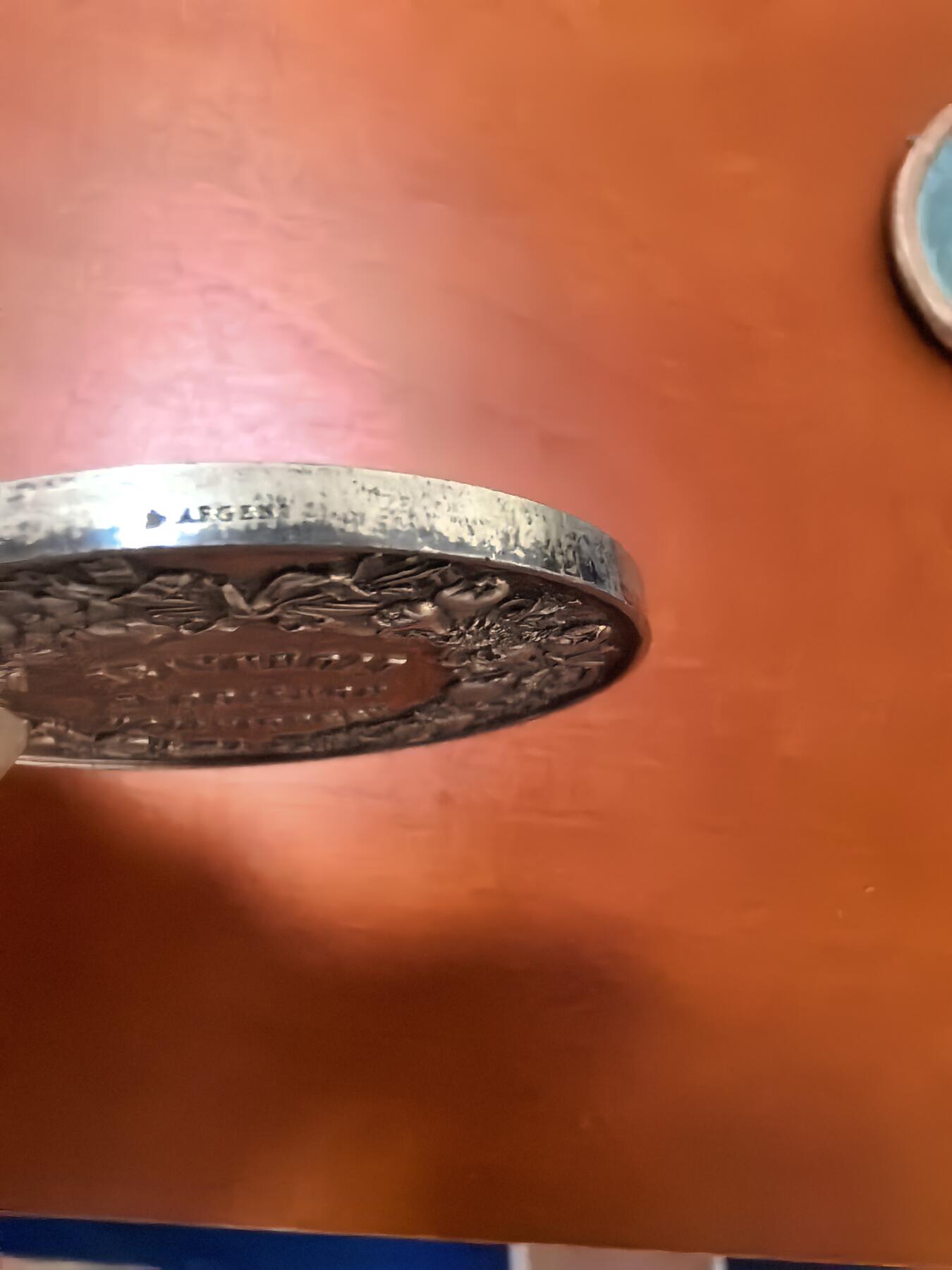 长老汇蛇年精选第二十四场拍卖 法国里昂种植协会银章，淡金色，47克，45MM，原盒，边有银标