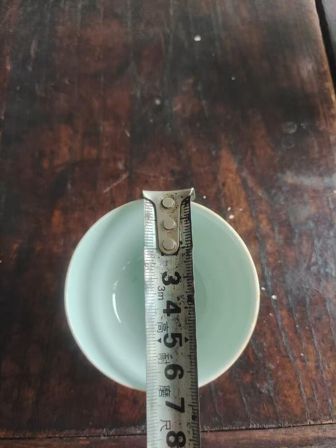 清代浅降彩山水人物茶杯，画工好，名人款，完整漂亮