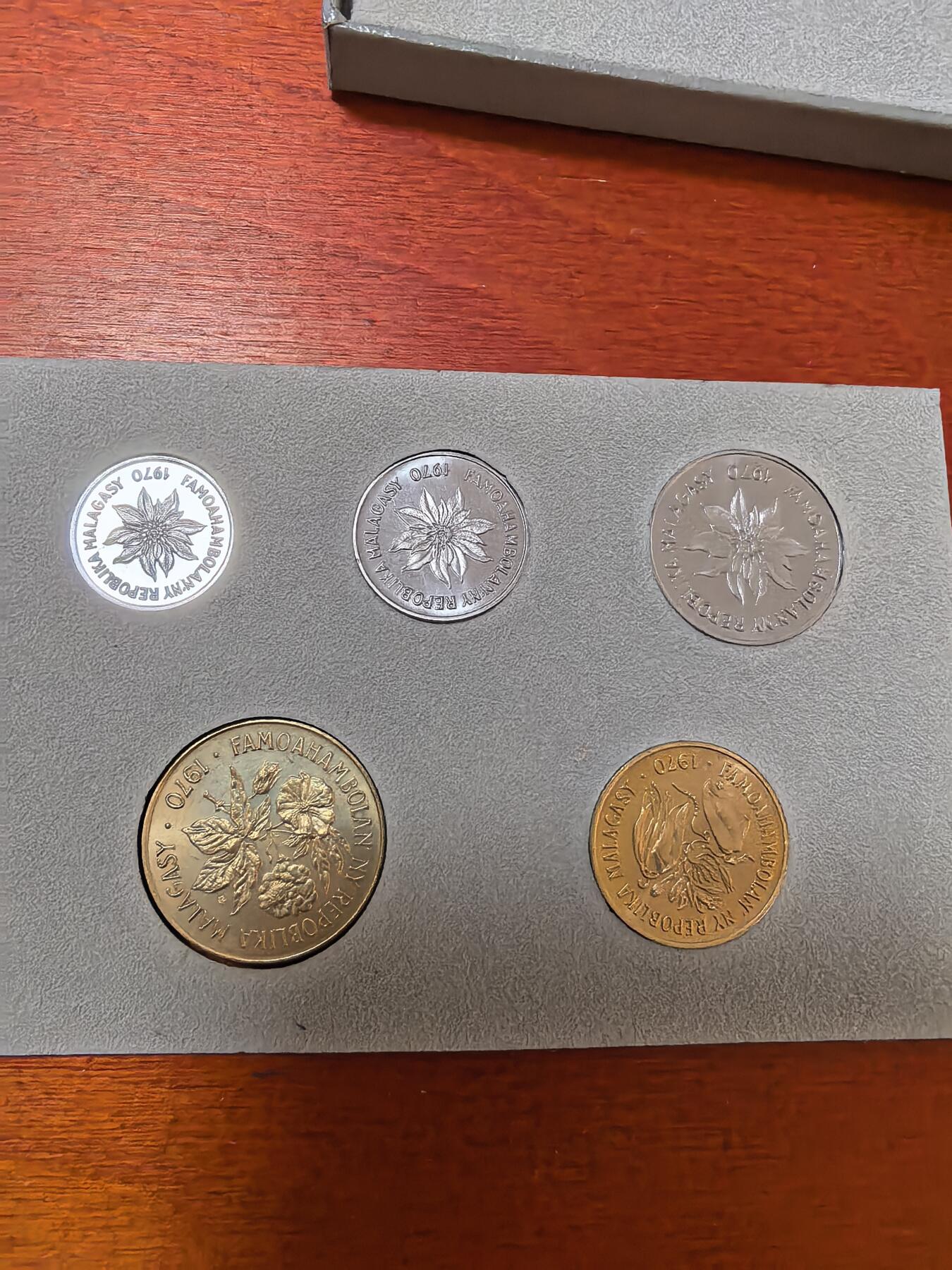 长老汇蛇年精选第二十四场拍卖 1970马达加斯加FDC5枚套，1500套，法国造币厂，盒证全