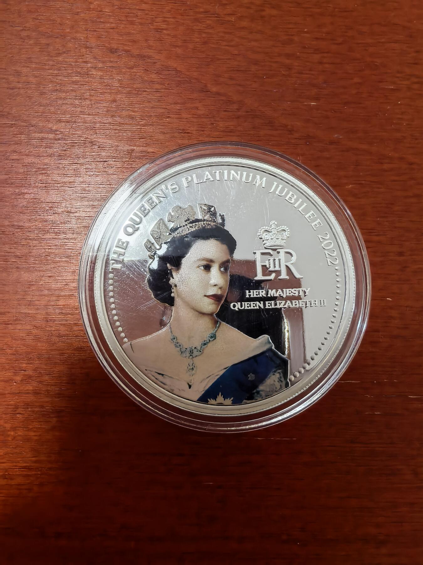 长老汇蛇年精选第二十四场拍卖 2022萨摩亚纪念伊丽莎白二世半圆铜镀银精制币，卡装