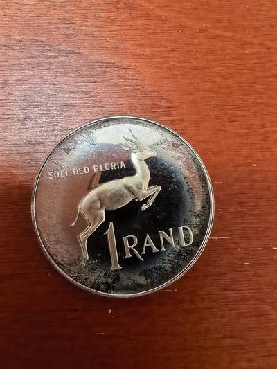 长老汇马年精选第十二场拍卖 - 1990南非跳羚1朗德精制银币，有盒无证，这个年份是最贵的一枚，7117枚