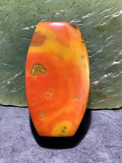 精美高润度风化纹冰飘原皮战国红玛瑙随形板珠（背云）一个！ 精美高润度风化纹冰飘原皮战国红玛瑙随形板珠（背云）一个！