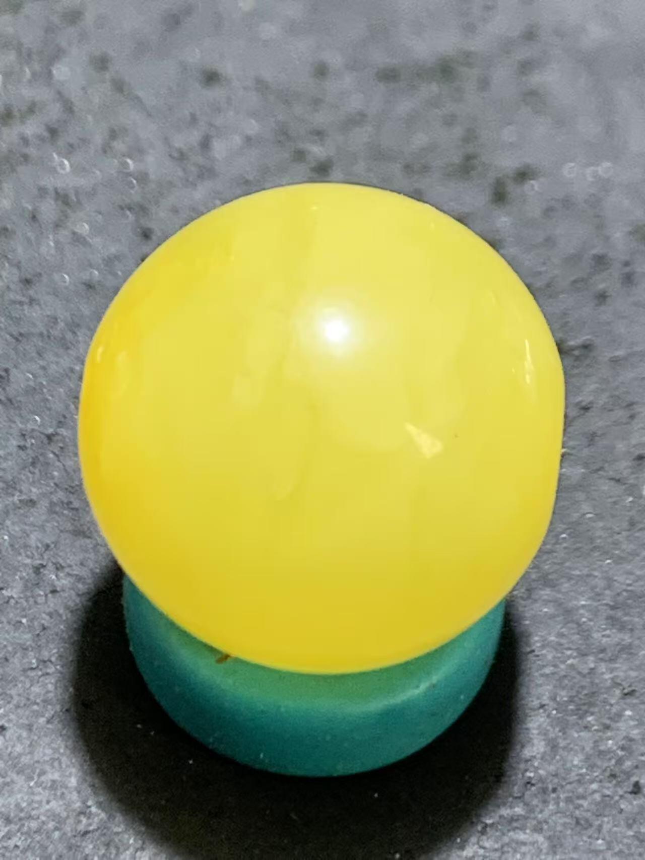天然乌克兰原矿蜜蜡通货圆珠一颗，