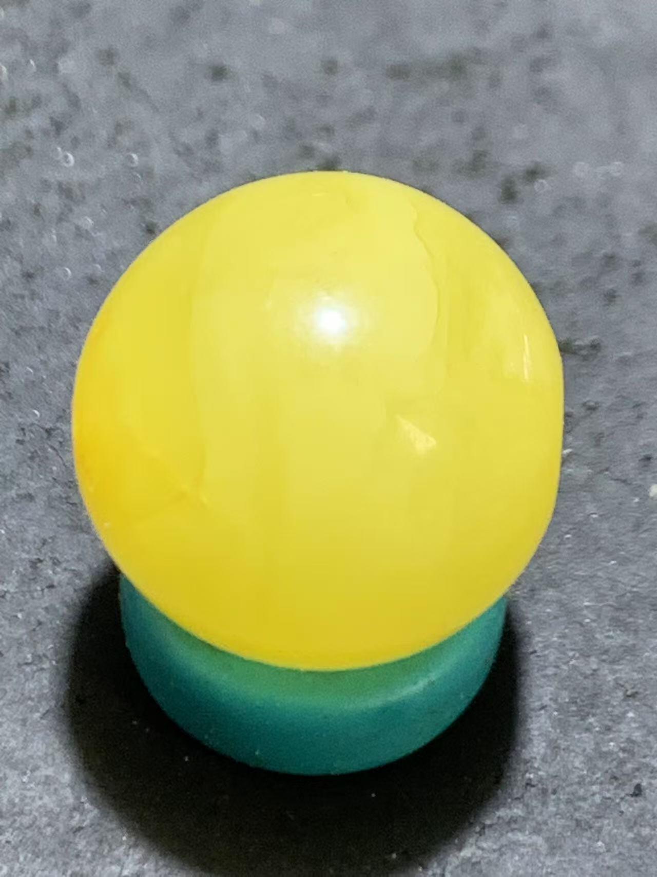 天然乌克兰原矿蜜蜡通货圆珠一颗，