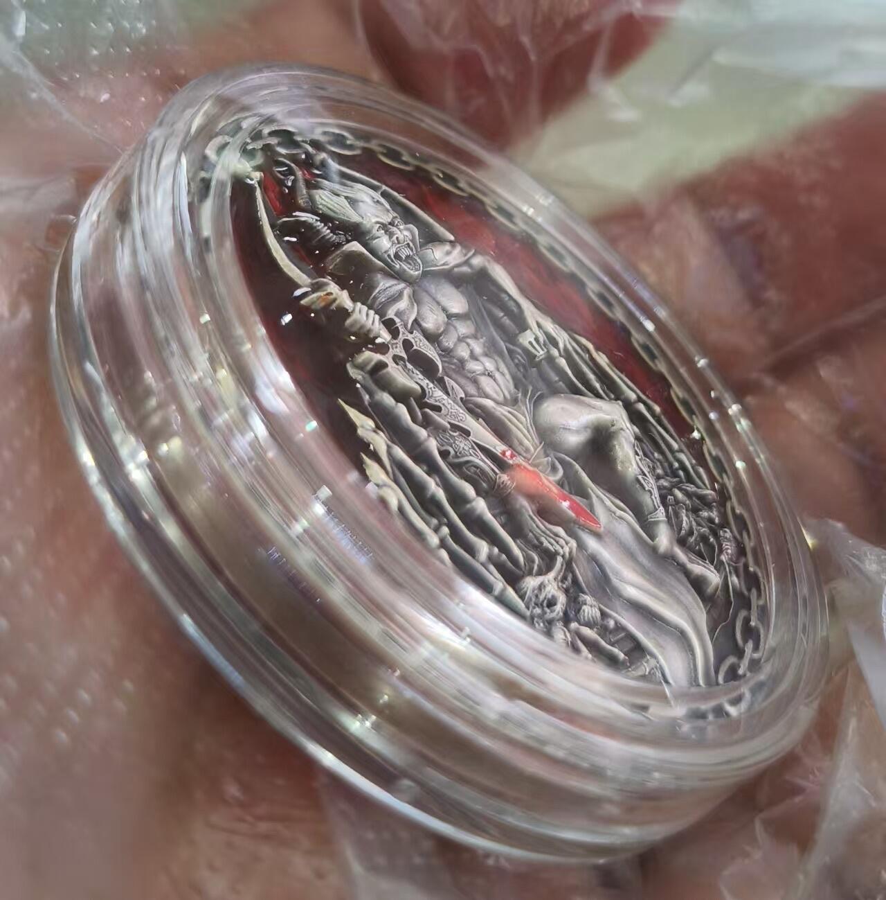 第166期拍卖【长期征集拍品】 喀麦隆2022年，天使魔王系列(2)-梅菲斯特.费勒斯，2盎司超高浮雕仿古、镶嵌红色树脂、彩色银币. 盒证全. 系列第2枚. 热门系列(此系列即将发行第3枚). 国外售价398美元