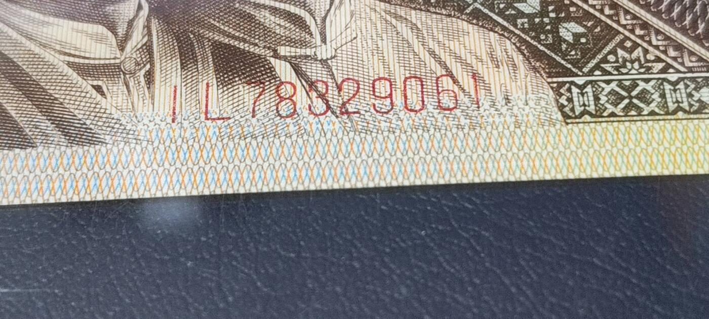 各种钱币拍场，可寄存满二百包邮 钱坤评级  8001  朝阳双燕，IL78329061，右上角还有漏印，朝阳双燕的意思就是正面漏印双燕和背面中间荧光的结合体！背面中间荧光特别强，堪称顶级！带专利图形标，非常稀缺的藏品