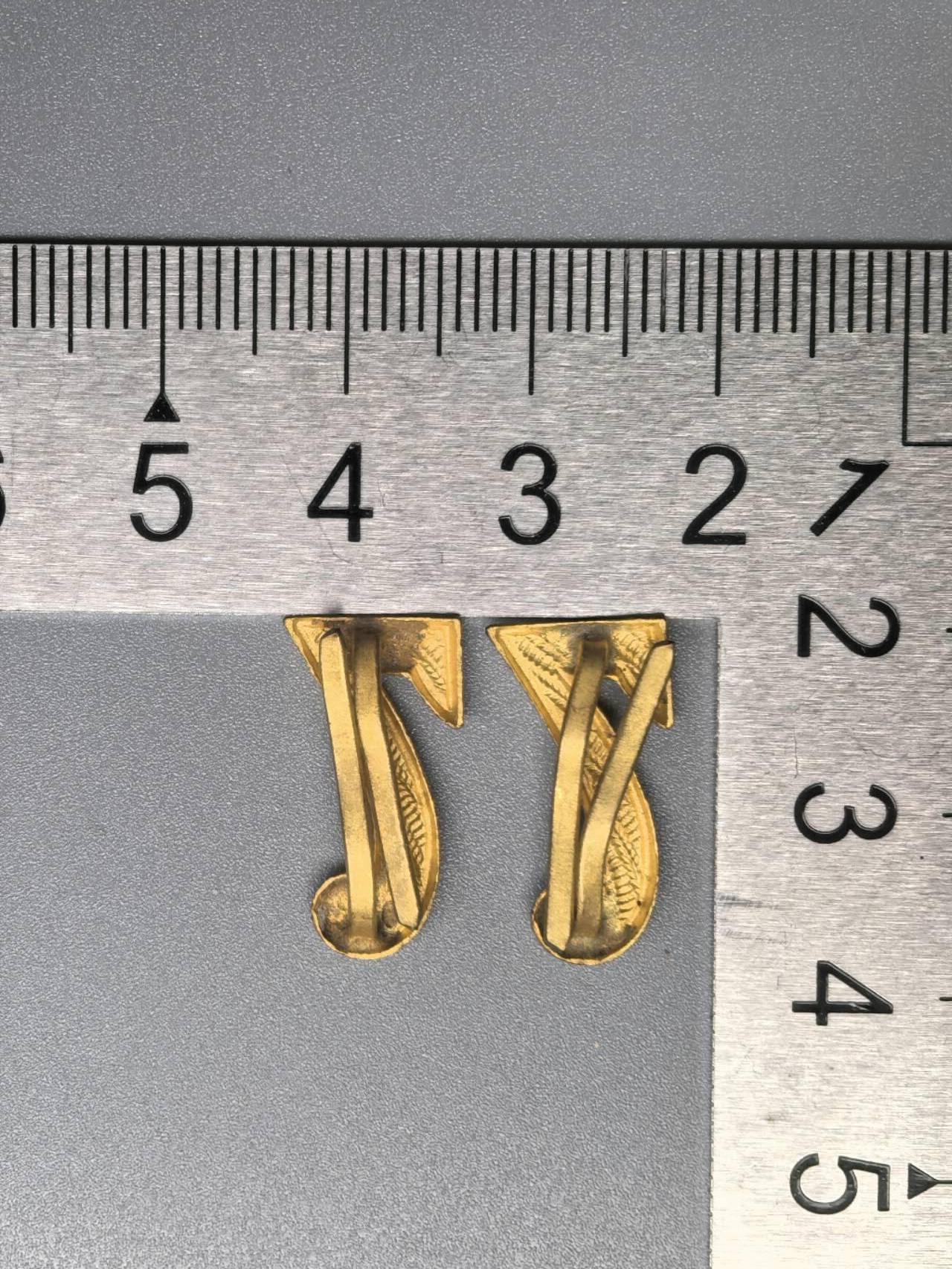 小驴勋章奖章收藏7月19日星期六晚18点拍卖（有偿代拍送拍规则在简介最后，参拍须阅读规则后再参拍，关系到运费包装发货时效真假辨别等关键信息） 肩章部队番号数字7徽章一对