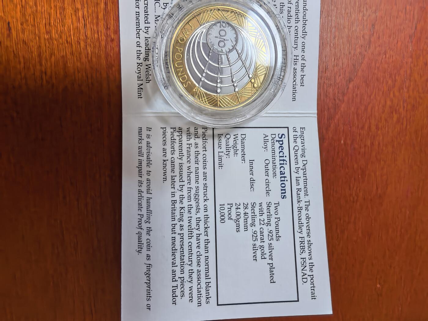 长老汇蛇年精选第二十五场拍卖 2001英国首次跨大西洋无线通讯2英镑双色精制加厚币，盒证全，1万枚