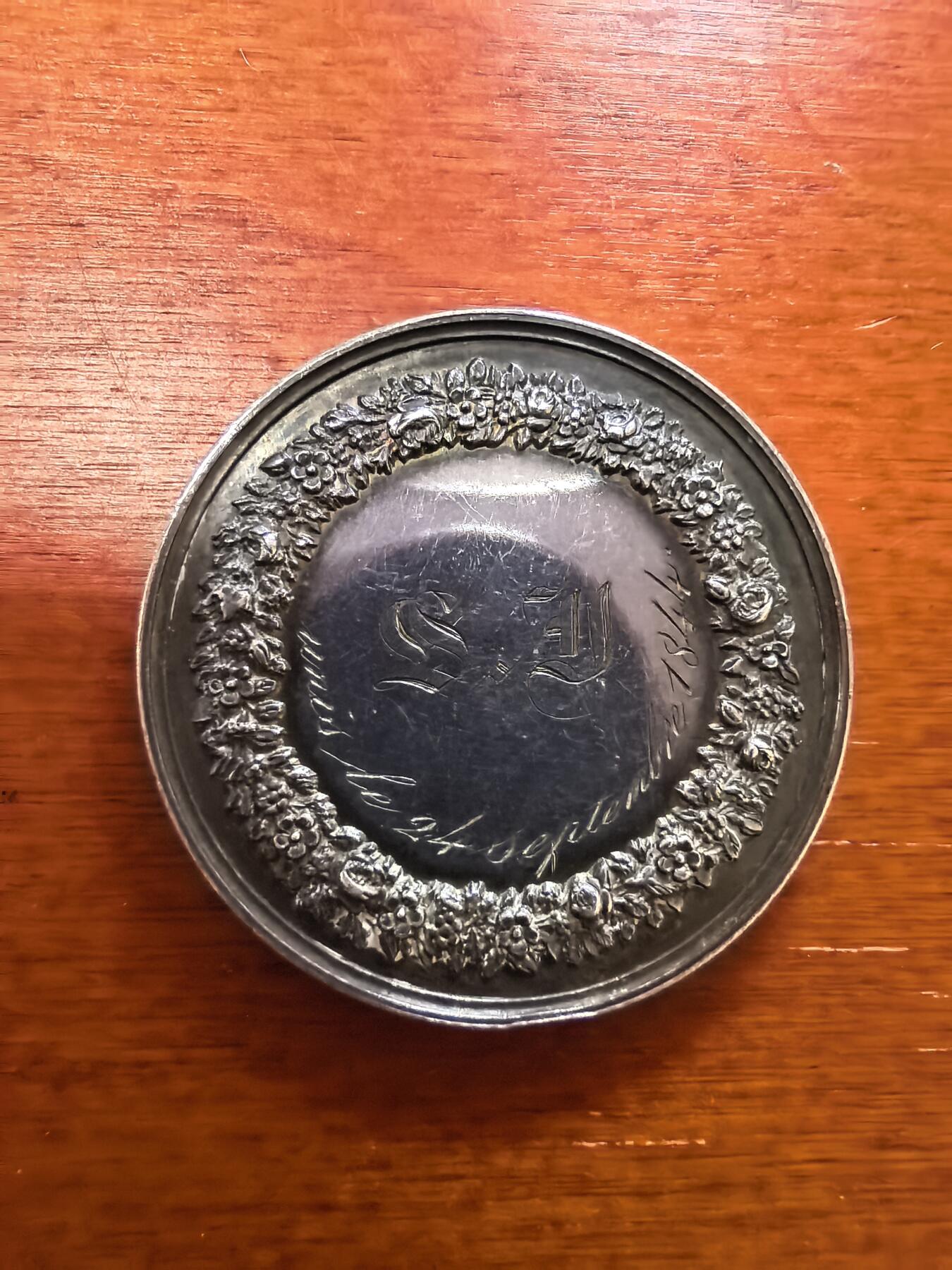 长老汇蛇年精选第二十五场拍卖 法国婚姻银章，18.51克，35MM，背有夫妻姓首字母和结婚日期