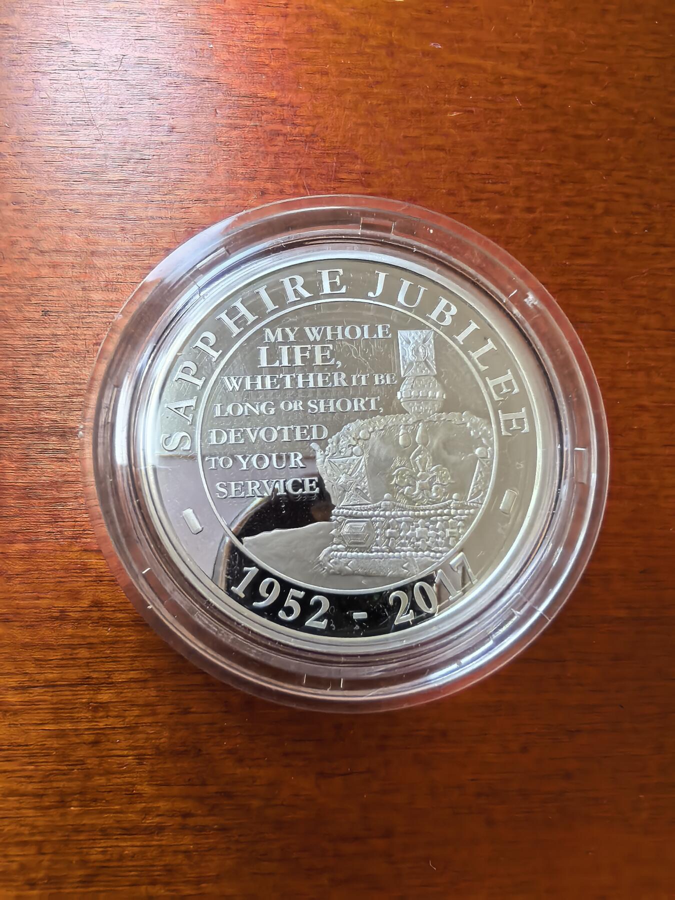 长老汇蛇年精选第二十五场拍卖 2017英国女王在位65周年5英镑精制银币，盒证全